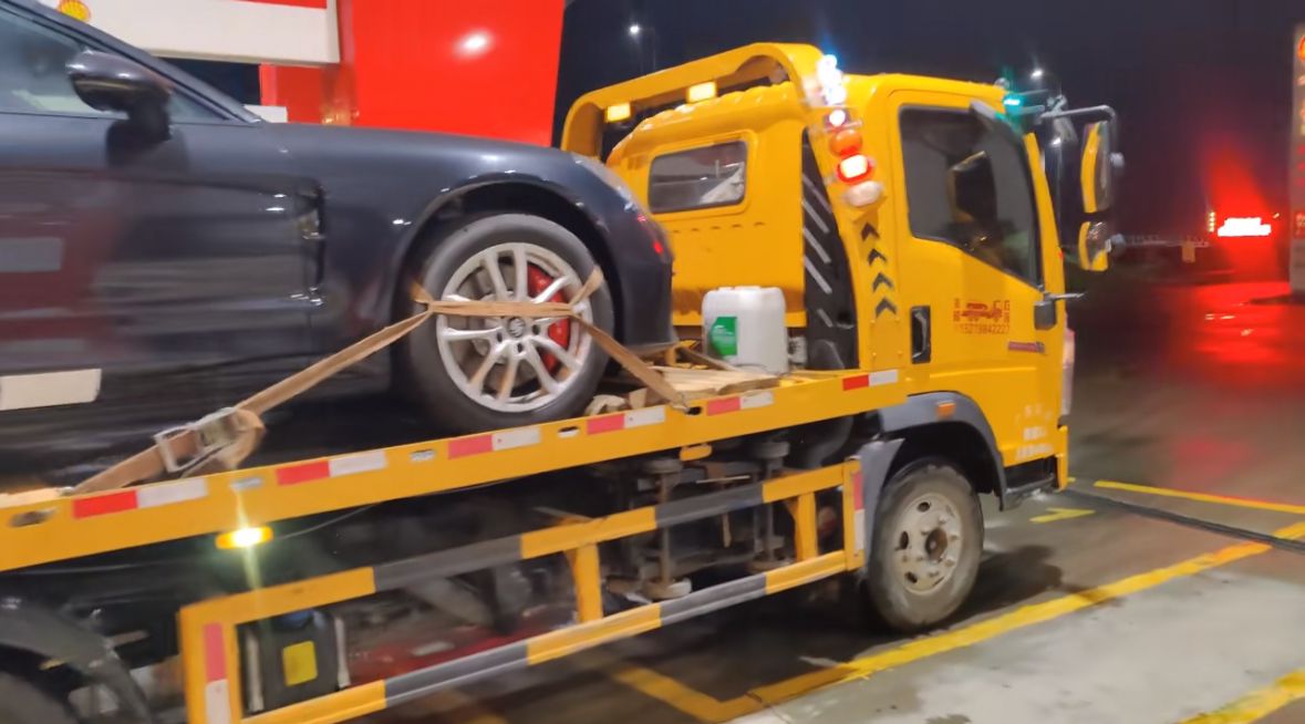 博州行车途中遇到突发状况该如何呼叫道路救援？